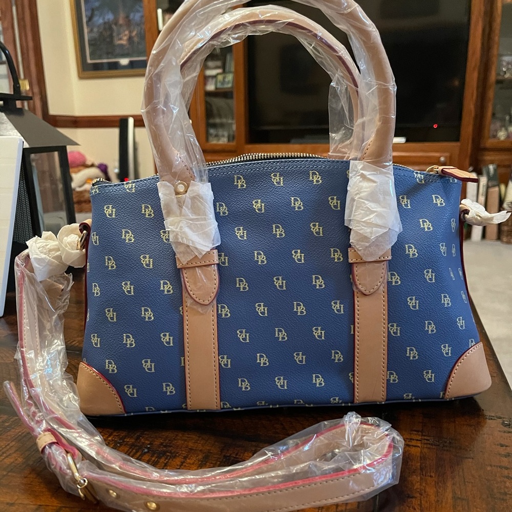New with tags blue Dooney and Bourke purse and accessories